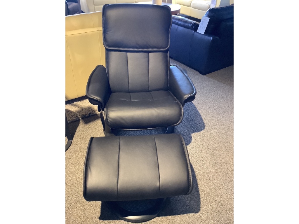 Stressless Admiral in Paloma Black w/ Black Wood Medium Classic Base