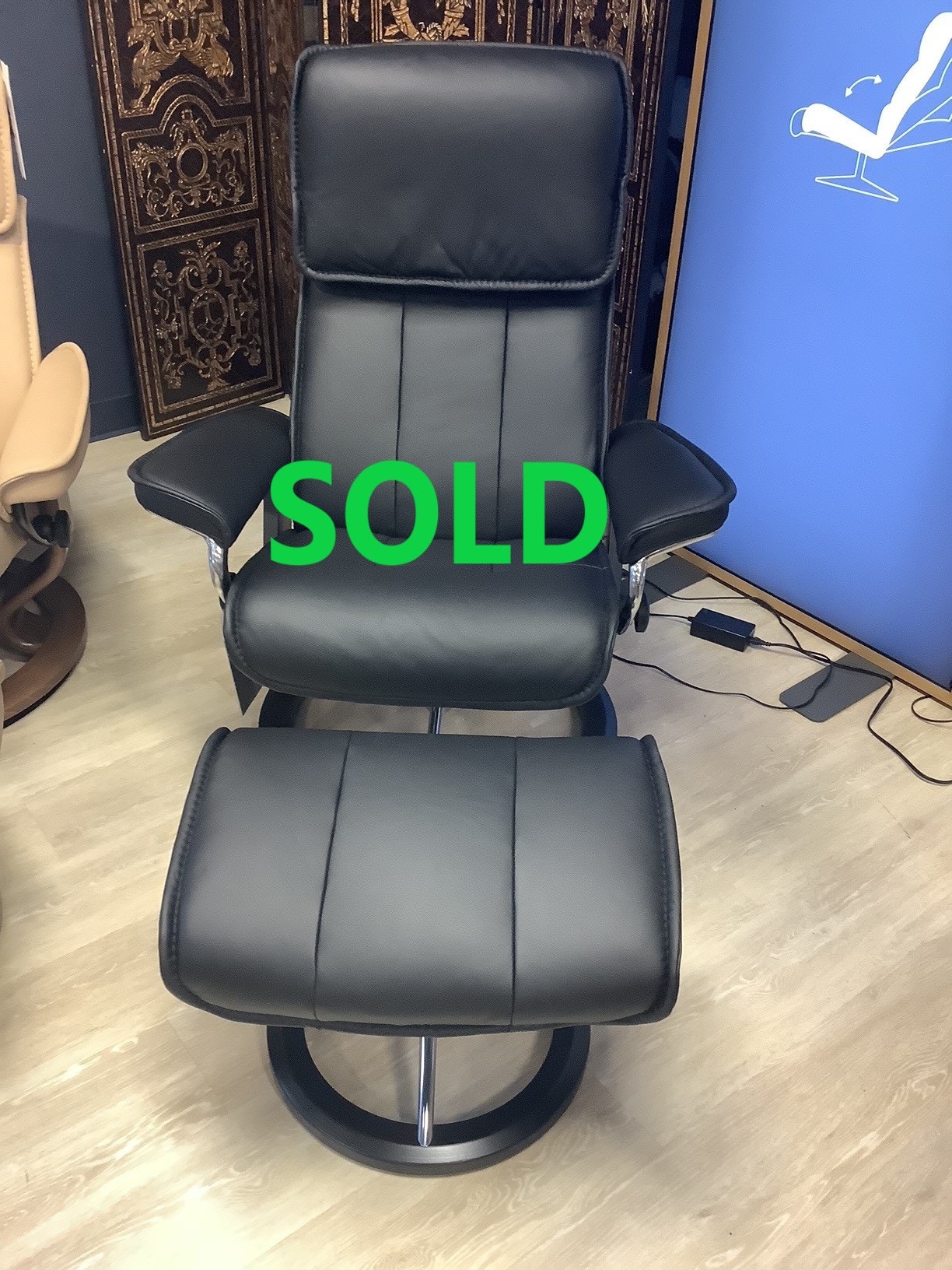 Stressless Admiral Signature Medium In Paloma Black with Black wood