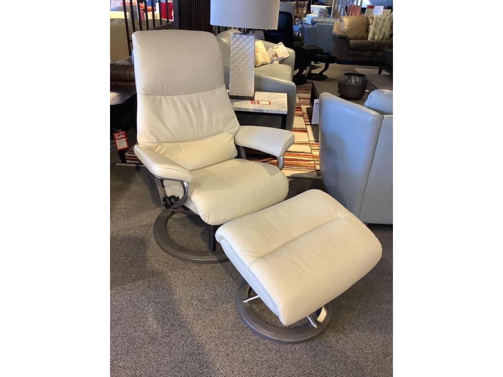 Stressless View Small Signature Base Paloma Light Grey w/ Grey Wood